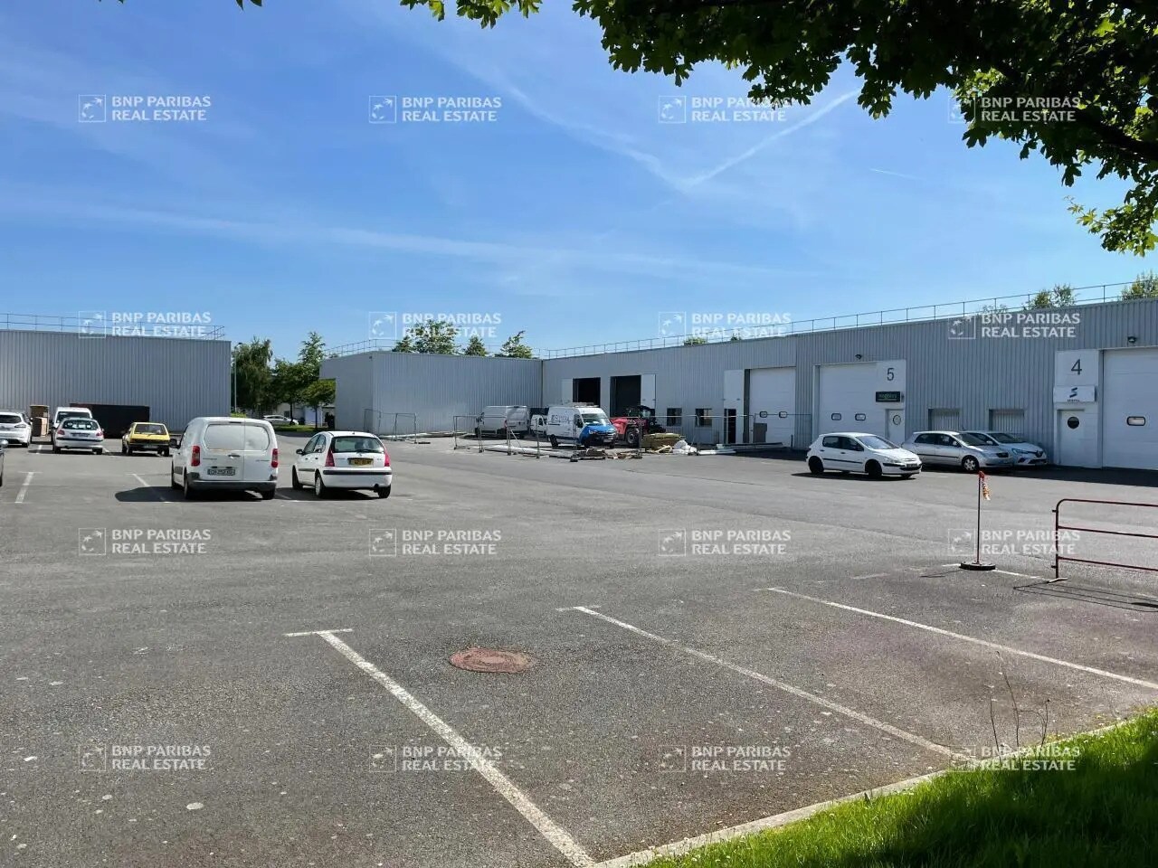 Flex in Saint-Herblain for lease Building Photo- Image 1 of 11