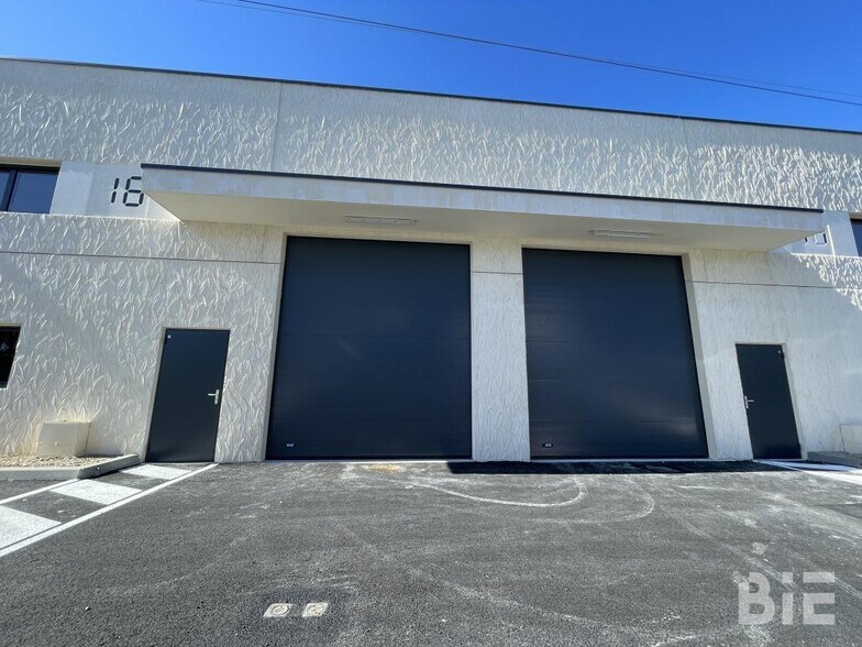 Local d'activités dans Mios à vendre - Photo du bâtiment - Image 2 de 9
