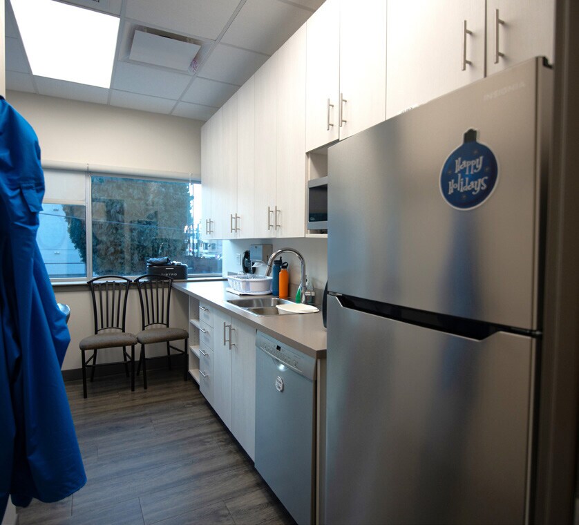 1625 Oak Bay Ave, Victoria, BC V8R 1B2 - Unit 303-304 - - Interior Photo - Image 2 of 6