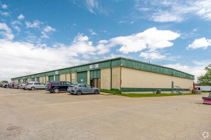 1717-5765 NE 58th Ave, Des Moines, IA à louer - Photo du bâtiment - Image 3 de 24