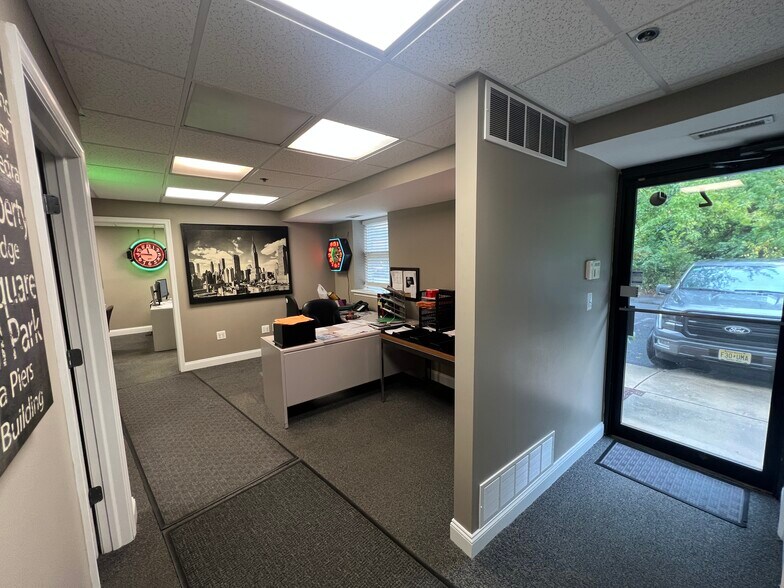 600 Deer Rd, Cherry Hill, NJ à louer - Photo du bâtiment - Image 3 de 7