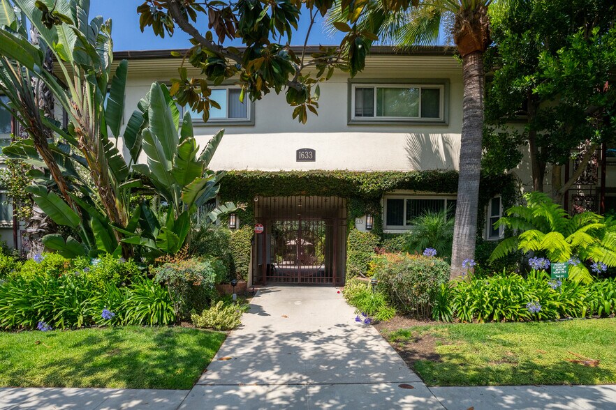 1633 N Laurel Ave, Los Angeles, CA à vendre - Photo du bâtiment - Image 2 de 20