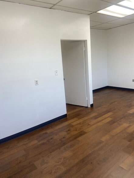 8221 3rd St, Downey, CA for lease - Building Photo - Image 3 of 9