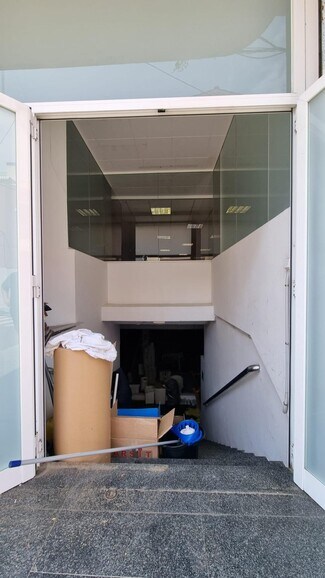 Plus de détails pour Multi-résidentiel à vendre