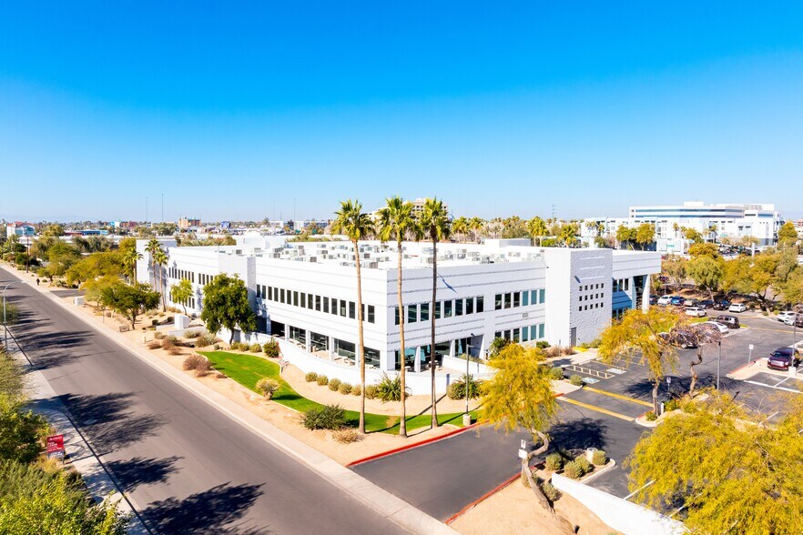 2445 W Dunlap Ave, Phoenix, AZ à louer - Photo du bâtiment - Image 2 de 12