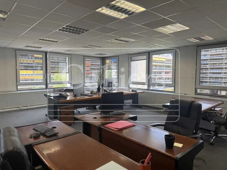 65 Avenue Jules Cantini, Marseille for lease - Interior Photo - Image 2 of 9