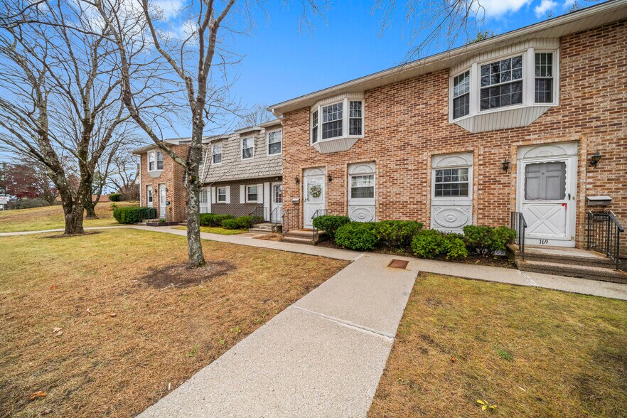 161-175 Kinney St, Torrington, CT à vendre - Photo du bâtiment - Image 2 de 25