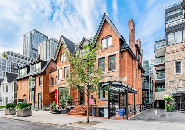 Plus de détails pour 30 Hazelton Ave, Toronto, ON - Bureau/Commerce de détail à louer