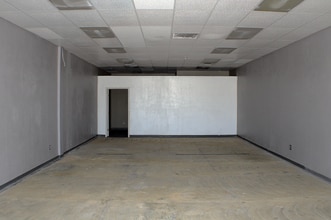 5200 N Mesa St, El Paso, TX for lease Interior Photo- Image 2 of 5