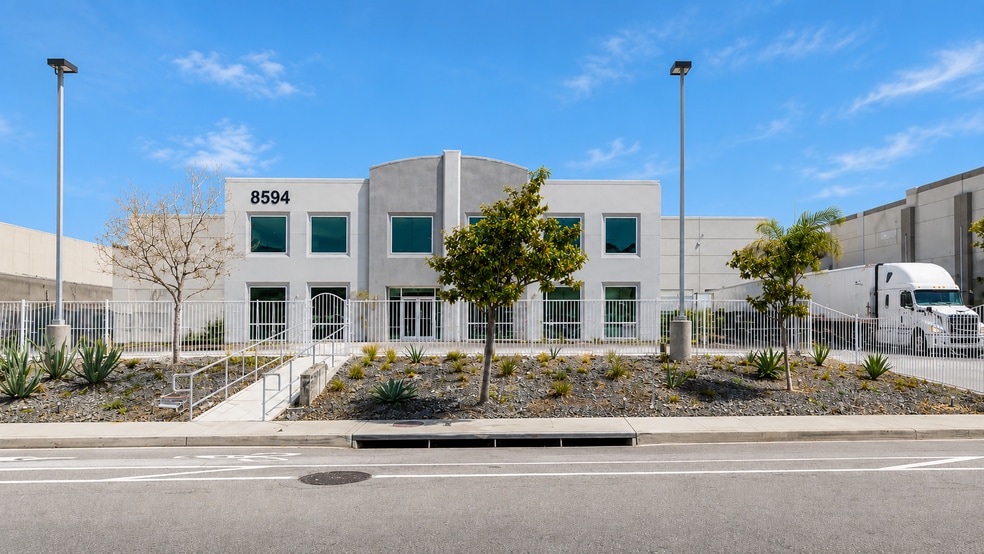 8594 Siempre Viva Rd, San Diego, CA for lease - Building Photo - Image 1 of 18