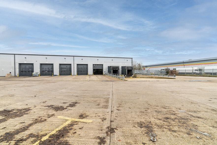Ravens Way, Northampton for lease - Building Photo - Image 3 of 13