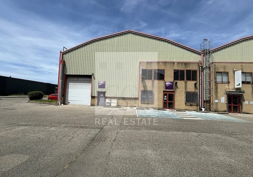 Flex in Vénissieux for lease - Building Photo - Image 1 of 19