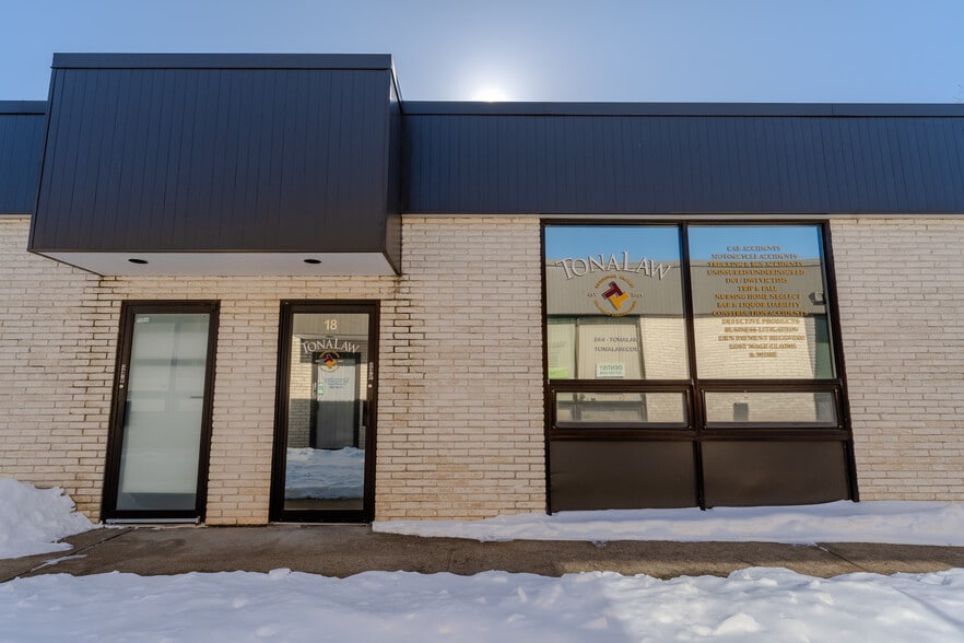 152 Islip Ave, Islip, NY à vendre - Photo du bâtiment - Image 3 de 3