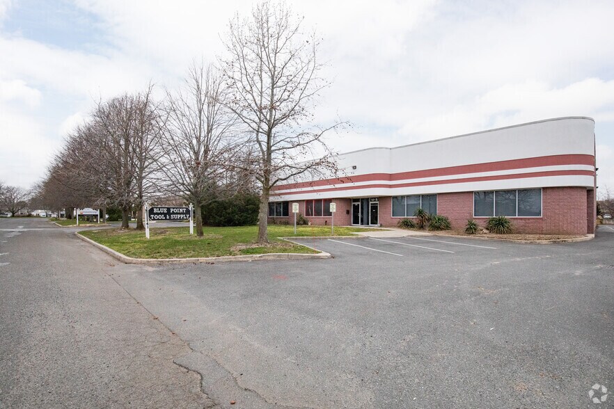 41 Keyland Ct, Bohemia, NY à louer - Photo du bâtiment - Image 2 de 5