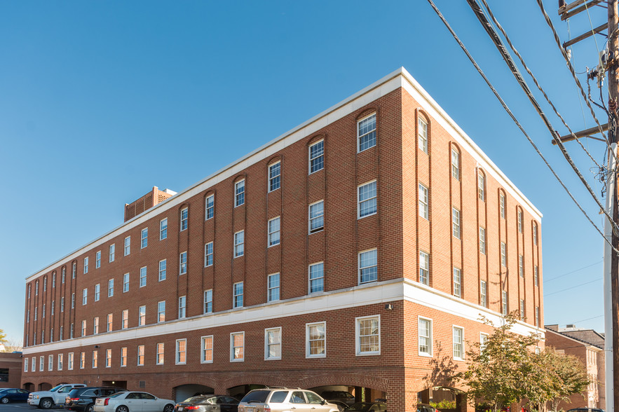 300 N Lee St, Alexandria, VA à louer - Photo du bâtiment - Image 3 de 4
