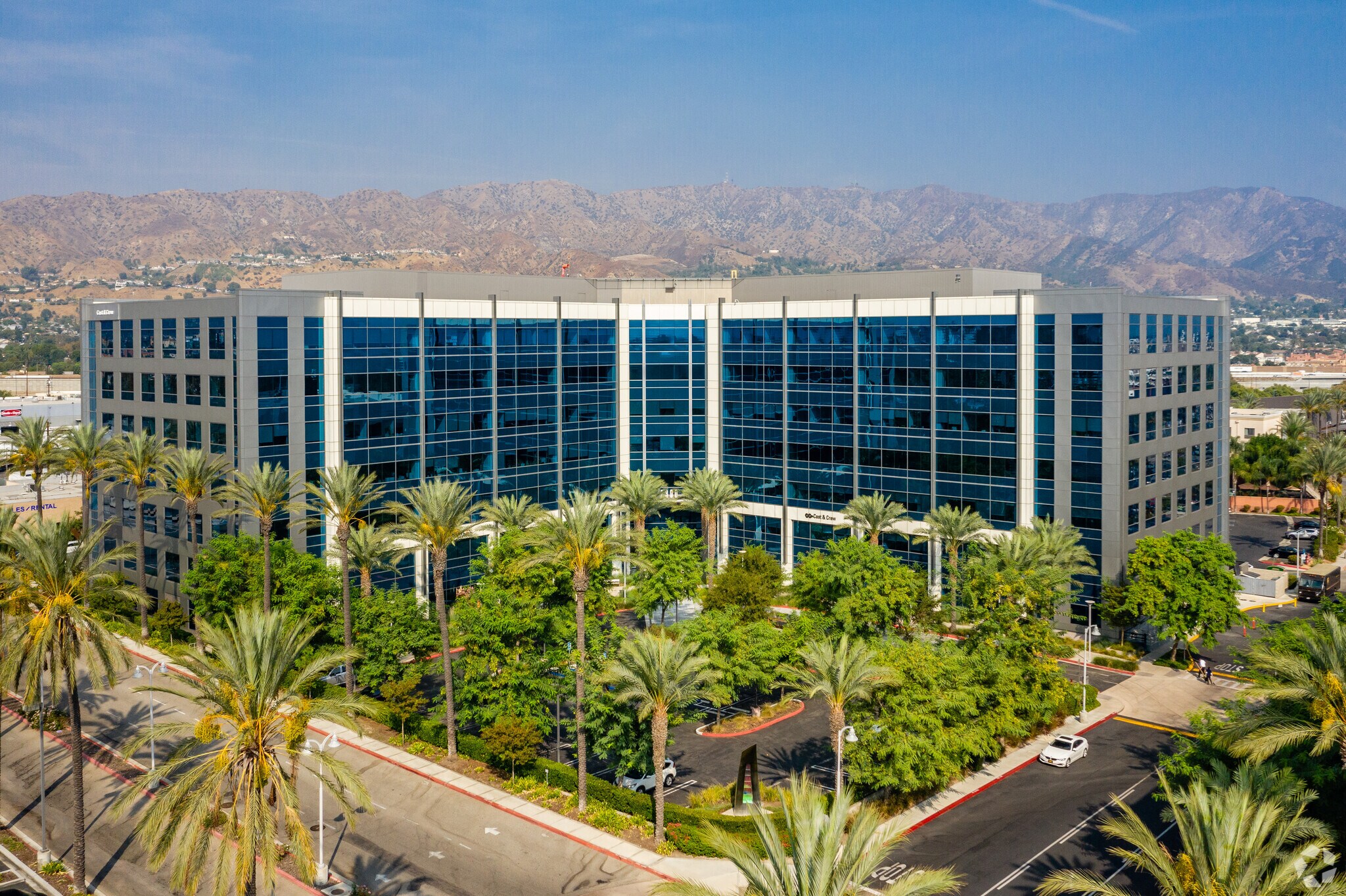 2300 W Empire Ave, Burbank, CA à louer Photo du bâtiment- Image 1 de 14