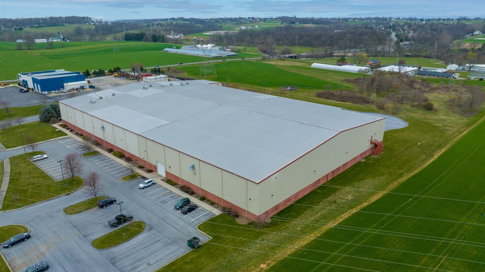 221 Forney Dr, Ephrata, PA for sale - Building Photo - Image 2 of 29