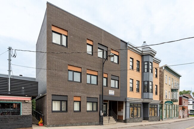 Plus de détails pour 446 Rue Saint-Vallier O, Québec, QC - Commerce de détail à vendre