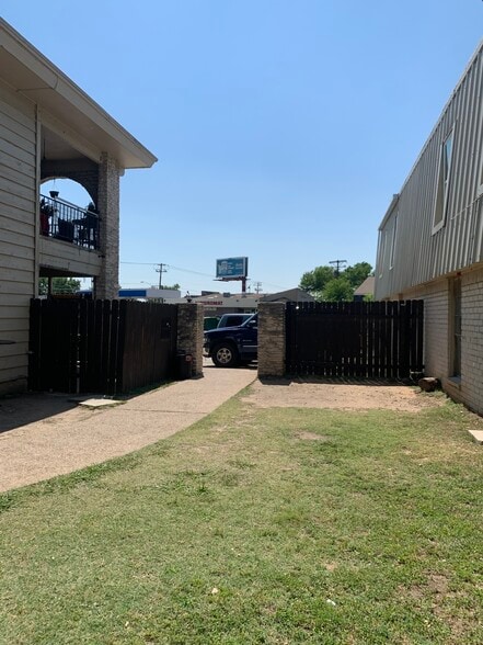 1710 Wooten Park Dr, Austin, TX for sale - Building Photo - Image 3 of 16