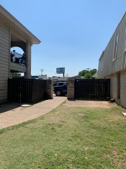 1710 Wooten Park Dr, Austin, TX à vendre - Photo du bâtiment - Image 3 de 16