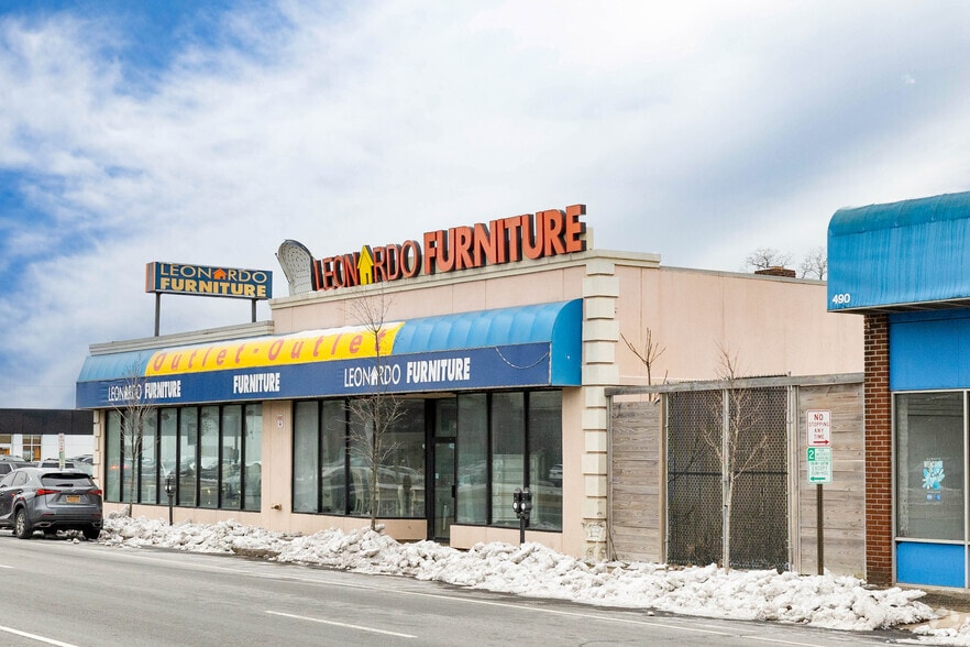 490 & 500 Sunrise Highway portfolio of 2 properties for sale on LoopNet.ca - Primary Photo - Image 2 of 2