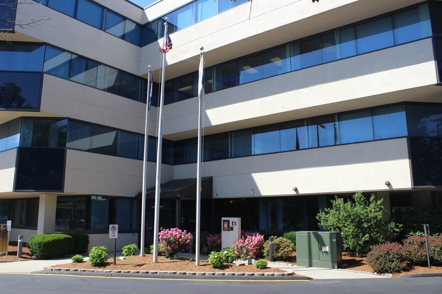 30 Massachusetts Ave, North Andover, MA à louer - Photo du bâtiment - Image 3 de 14