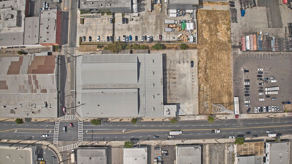 3301 Leonis Blvd, Vernon, CA à louer - Photo du bâtiment - Image 3 de 7