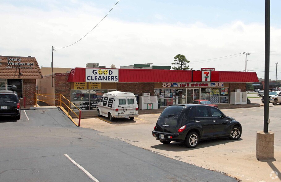 110-112 S Bryant Ave, Edmond, OK à louer - Photo du bâtiment - Image 2 de 21