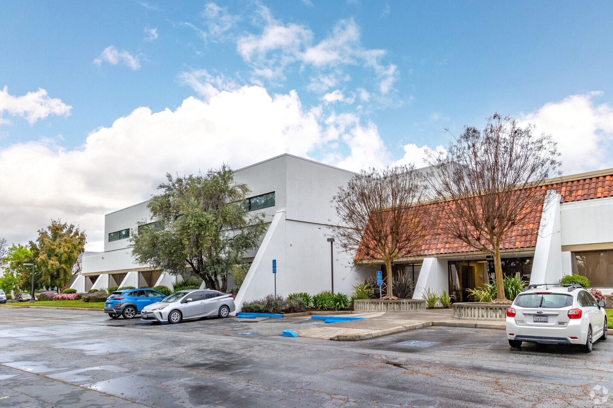 521 Cottonwood Dr, Milpitas, CA à louer Photo du bâtiment- Image 1 de 14