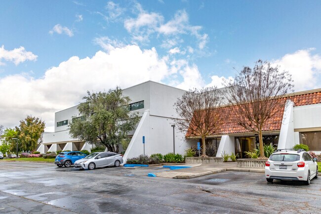 Plus de détails pour 521 Cottonwood Dr, Milpitas, CA - Bureau à louer