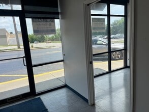 122-130 Corum Rd, Excelsior Springs, MO for lease Interior Photo- Image 2 of 9