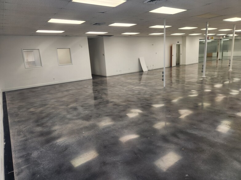 601-623 E Atlantic Blvd, Pompano Beach, FL for lease - Interior Photo - Image 3 of 17