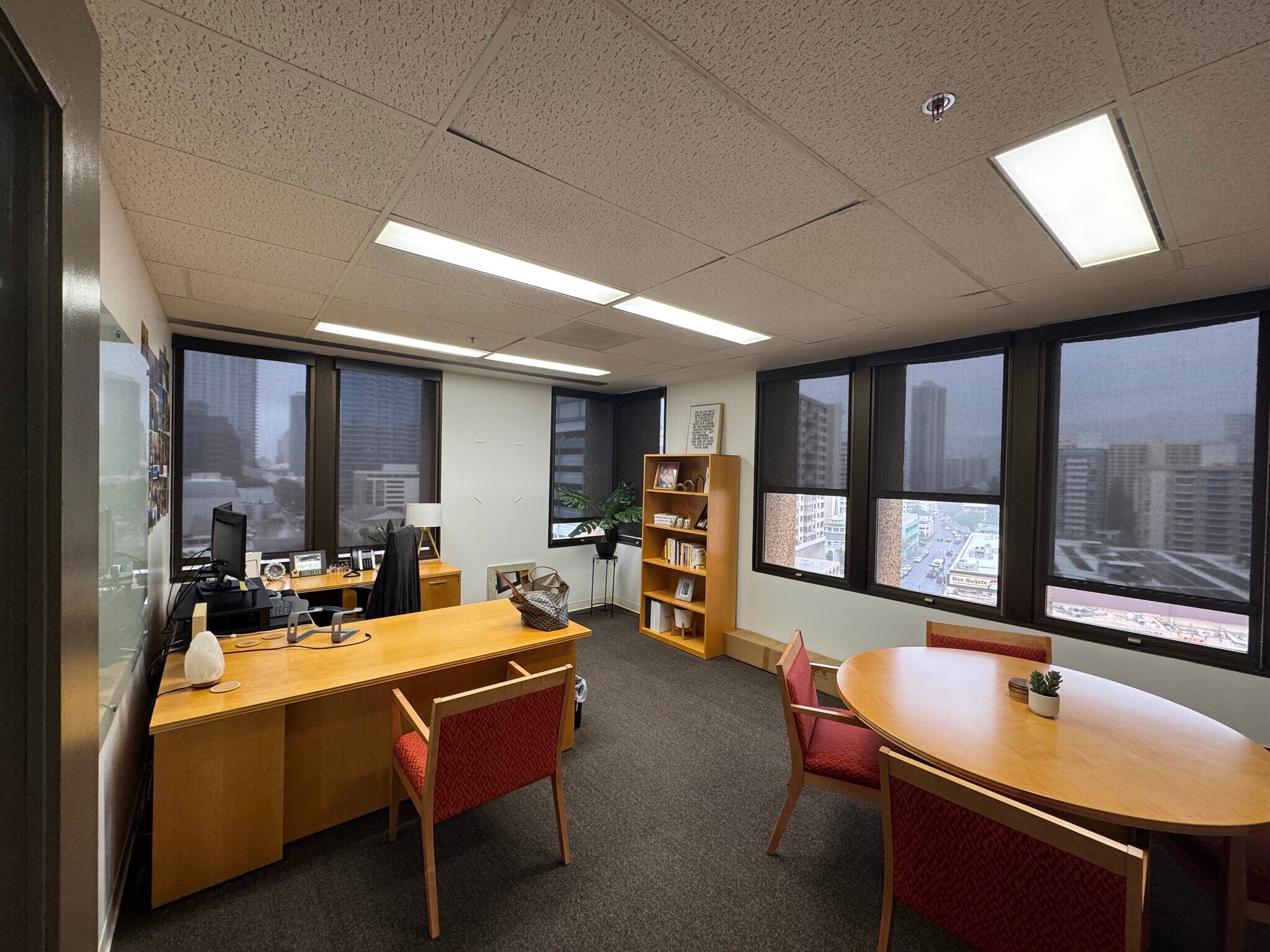 1600 Kapiolani Blvd, Honolulu, HI à louer Photo principale- Image 1 de 12