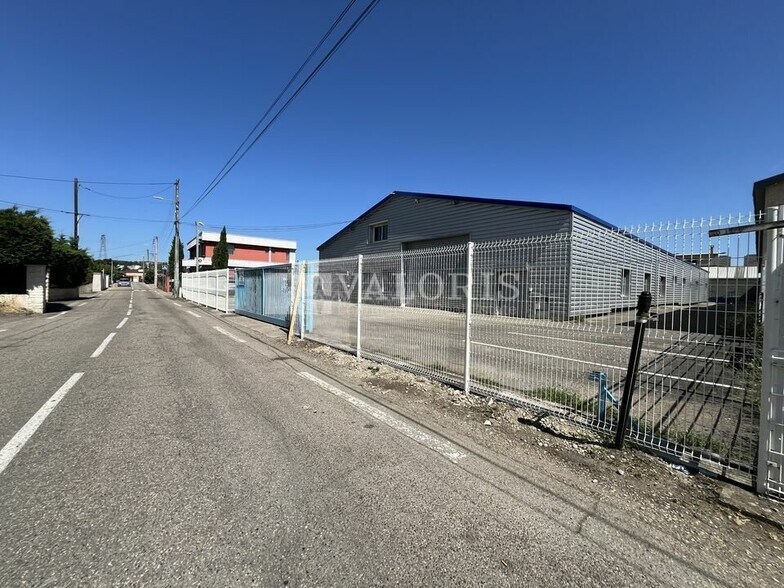 Flex in Irigny for lease - Building Photo - Image 1 of 7