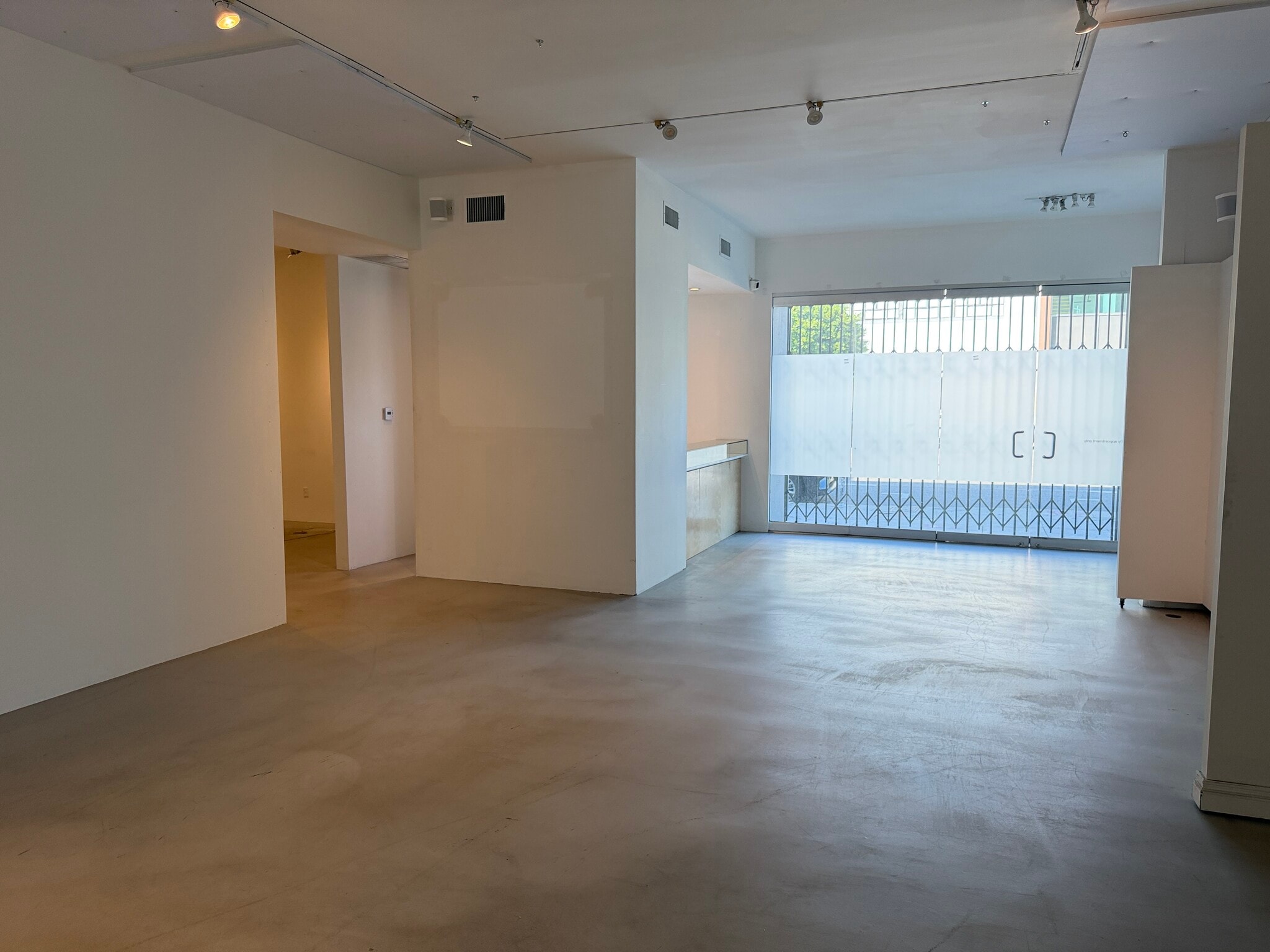 114-116 S La Brea Ave, Los Angeles, CA for lease Interior Photo- Image 1 of 10