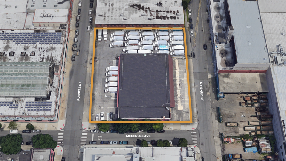 273 Meserole Ave, Brooklyn, NY for lease - Building Photo - Image 1 of 12