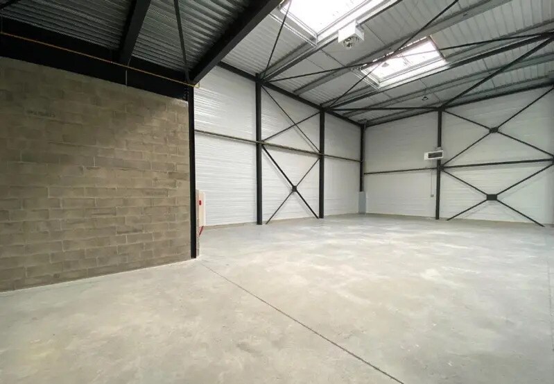 Industrial in Marines for sale - Building Photo - Image 3 of 12