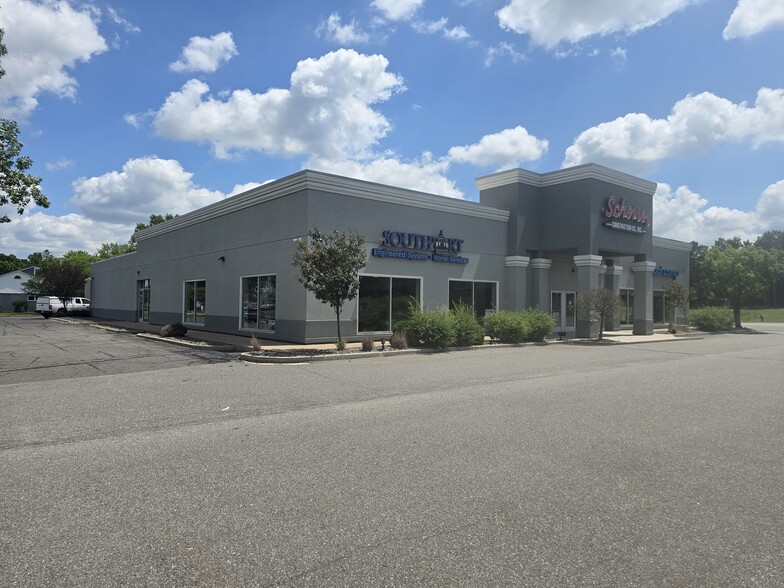 2107 Robin Ln, Rib Mountain, WI for lease - Building Photo - Image 2 of 6
