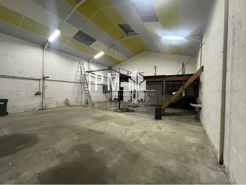 Flex dans Vitrolles à louer - Photo du bâtiment - Image 2 de 5