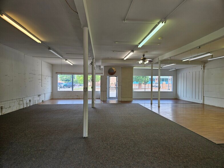11934 Centre St, Chester, VA à louer - Photo du bâtiment - Image 3 de 6