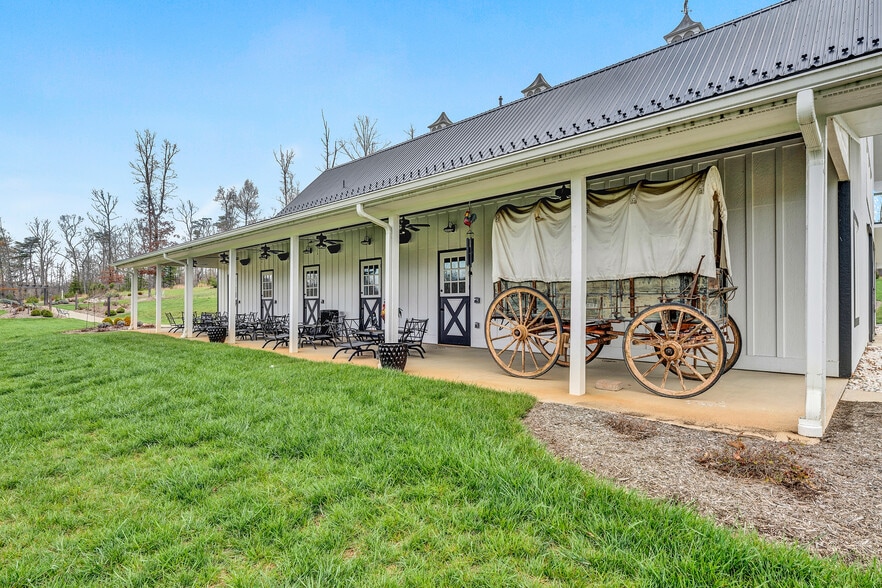 9945 Brooks Mill Rd, Burnt Chimney, VA for sale - Building Photo - Image 3 of 28