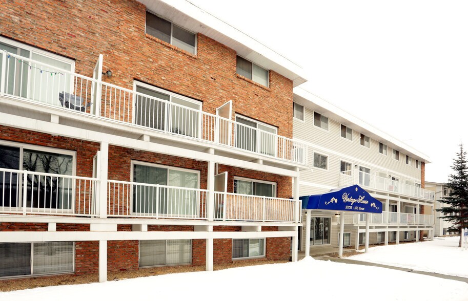 10741 105th St NW, Edmonton, AB à vendre - Photo principale - Image 1 de 15