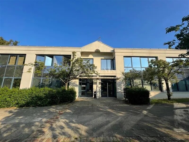 Office in Créteil for lease Building Photo- Image 1 of 6