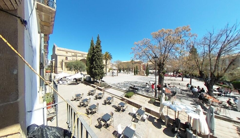 Plaza Primero de Mayo, 32, Úbeda, Jaén for sale - Building Photo - Image 2 of 14