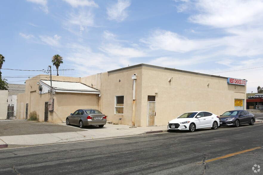 325-329 E Florida Ave, Hemet, CA à louer - Photo du bâtiment - Image 3 de 4