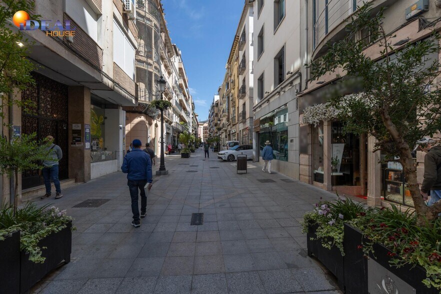 Commerce de détail dans Granada à vendre - Photo du bâtiment - Image 2 de 17