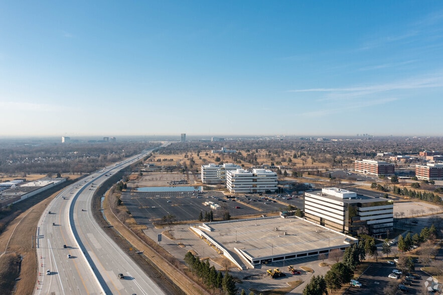 800 Tower Dr, Troy, MI à louer - Aérien - Image 3 de 4