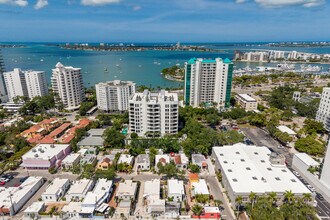 411 Burns Ct, Sarasota, FL - Aerial map view