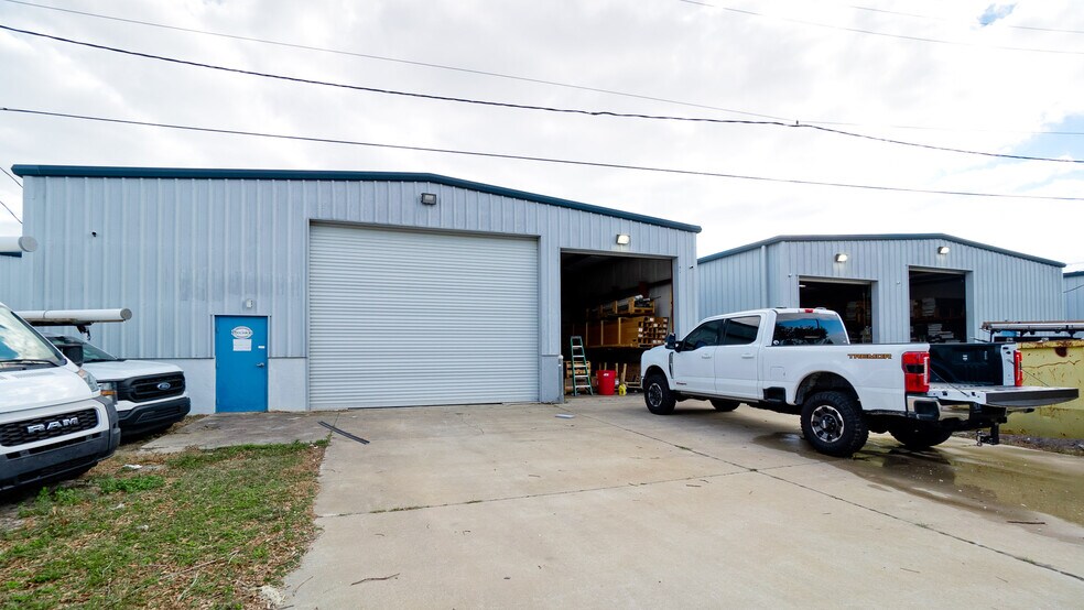 2117-2125 47th st, Sarasota, FL à vendre - Photo du bâtiment - Image 2 de 49