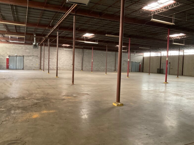 233 Service Dr, Tupelo, MS à louer - Photo intérieure - Image 3 de 4